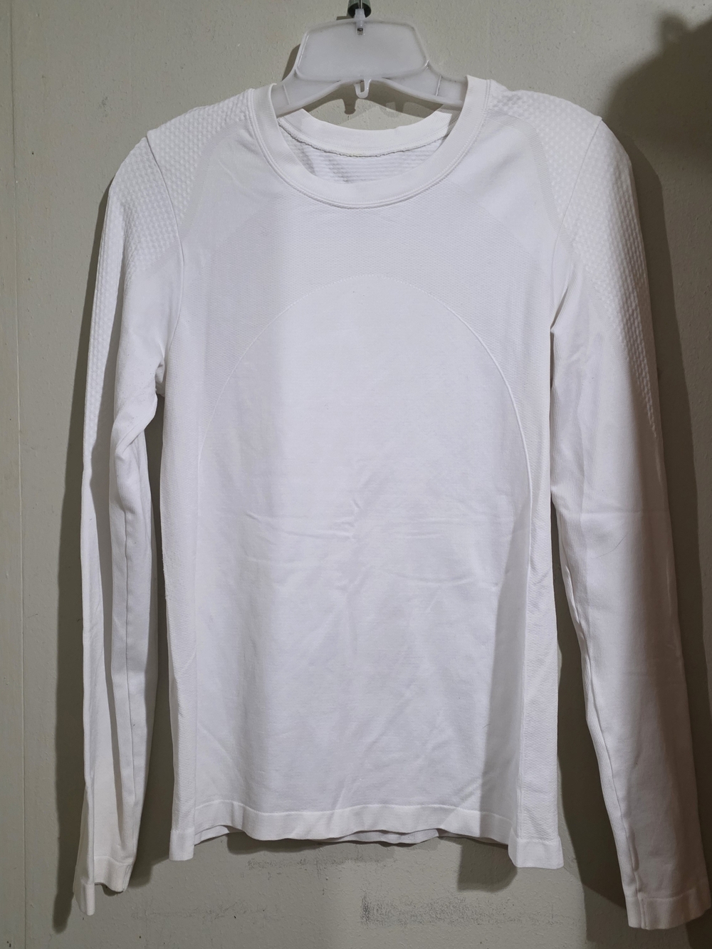 Champion Women’s White Seamles Long Sleeve Workout Top Size M EUC